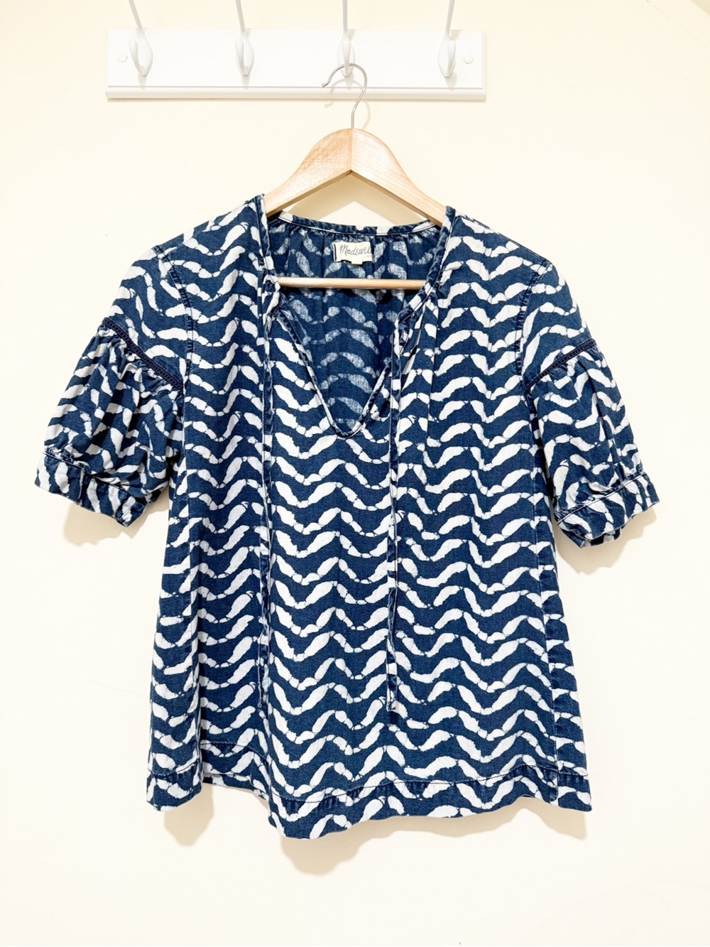 Madewell Navy and White Wave-Print V-Neck Puff Sleeve Blouse